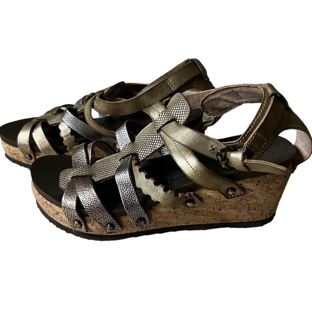 Otbt storm metallic wedge sandals 8.5